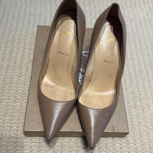 Christian Louboutin Nude Pumps